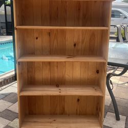 High wooden shelf, in perfect condition. It’s 36x54. I can deliver for an additional cost 