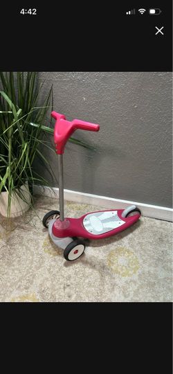 Kids Pink 3-Wheel Scooter