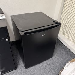 Mini Fridge w Freezer