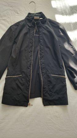 Lightweight full-zip black jacket