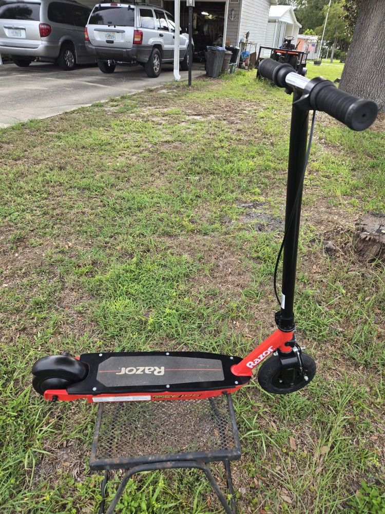 Razor E-195 Electric Scooter