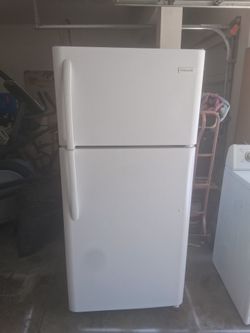 Fridgedaire Apartment Size Fridge