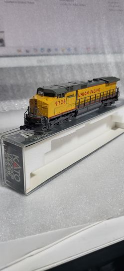 KATO 176-3305 N Scale GE C44-9W Union Pacific Diesel Locomotive UP #9726 Boxed