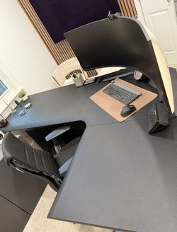 Vari L-Shaped Electric Standing Desk – Black – Excellent Condition