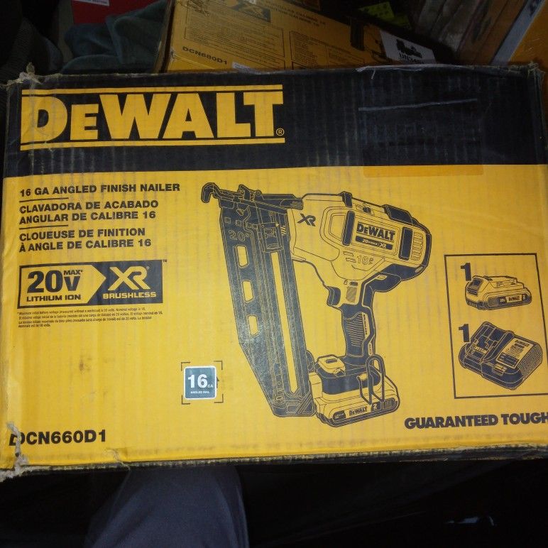 New Dewalt 20v. 16GA. Angled Finish Nailer Kit