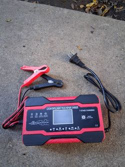 BATTERY CHARGER $15 PICK UP IN SUN VALLEY
