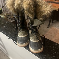 Sorel Women’s faux fur Waterproof boots