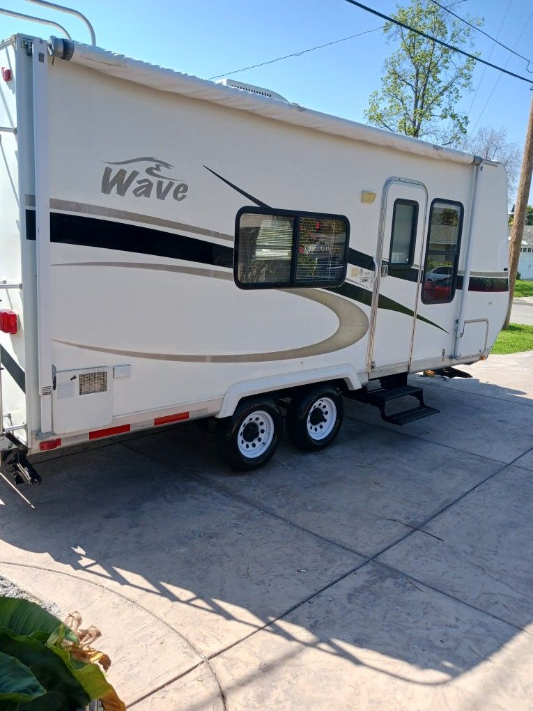 2008 Wave 21 Foot Roof Air Awning Queen Bed Clean 