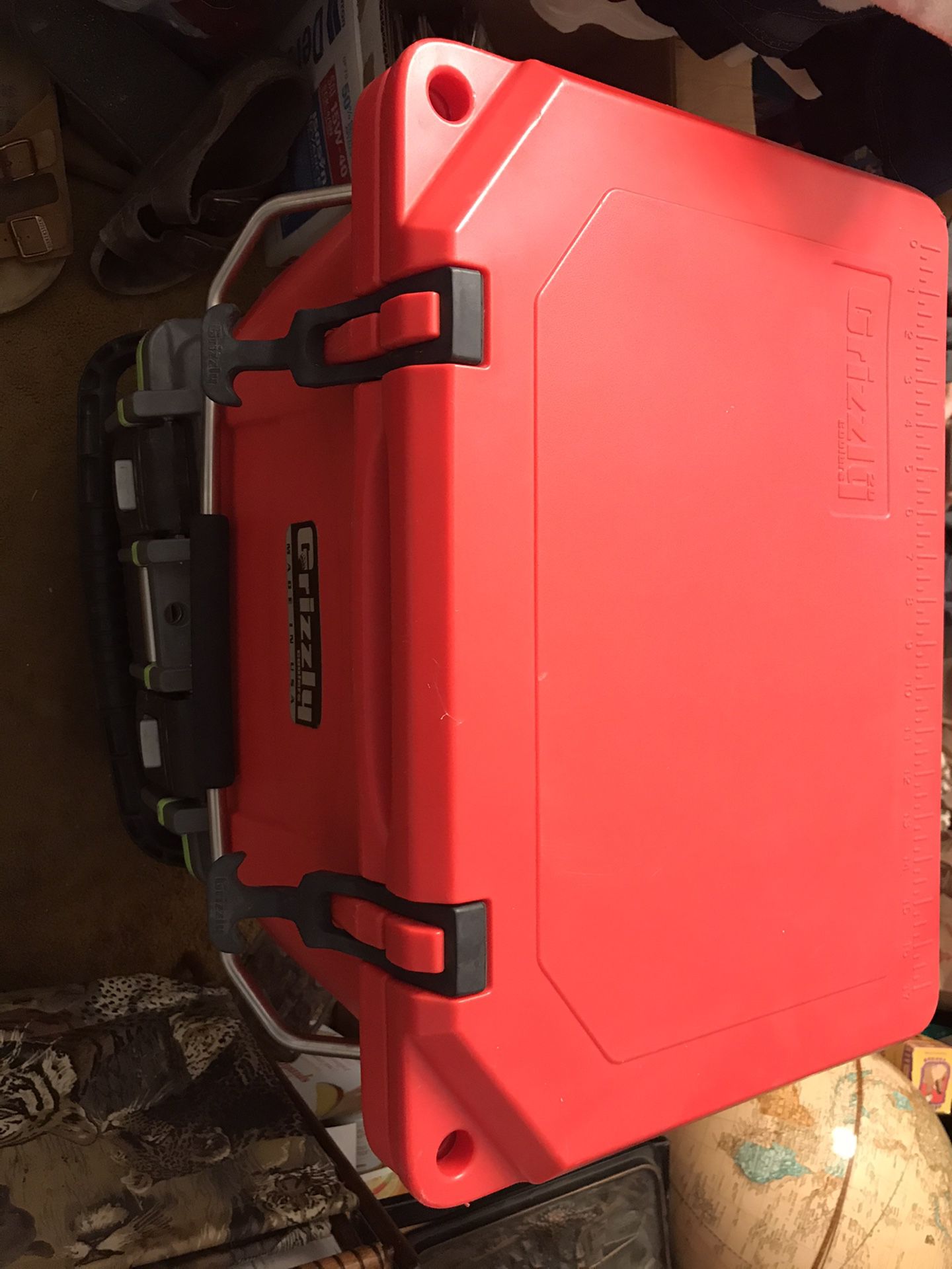 Grizzly Coolers 20 Quart Red Ice Chest