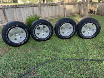 Rines de jeep cherokee las traia una 2005 jeep trae sus 2 adaptadores para las llantas de enfrente 2 llantas nuevas