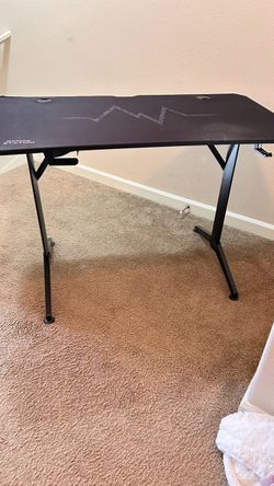 Gaming desk & fitted mouse pad