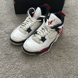 Jordan 4s Retro Size: 8.5