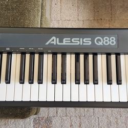 MIDI Keyboard 88 Keys - Alesis Q88