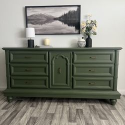 Dresser/Sideboard