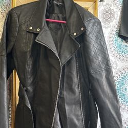 Chamarra De Mujer Negra Muy Bonita Size L