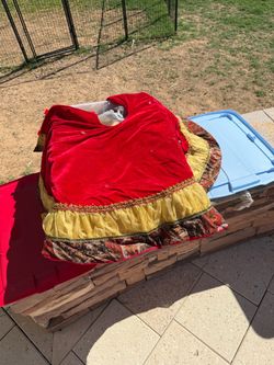 $5+ Traditional Christmas decor pieces