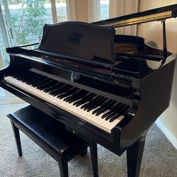 Samick. Baby grand piano with player system. Like new. !!