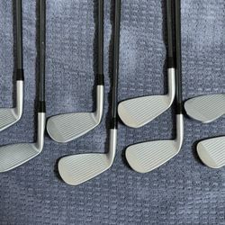 JPX 925 Hot Metal 5-SW (8 Clubs) Golf Irons Complete Set