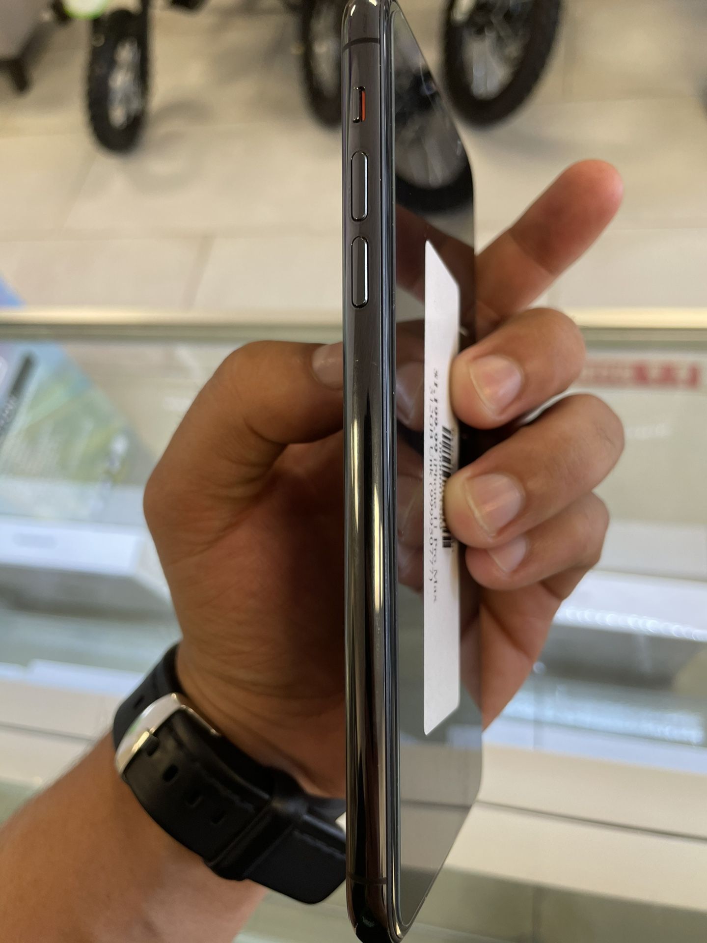 IPHONE 11 PRO MAX64GB UNLOCKED TAKE IT HOME JUST FOR $849 CASH/CARD DEAL
