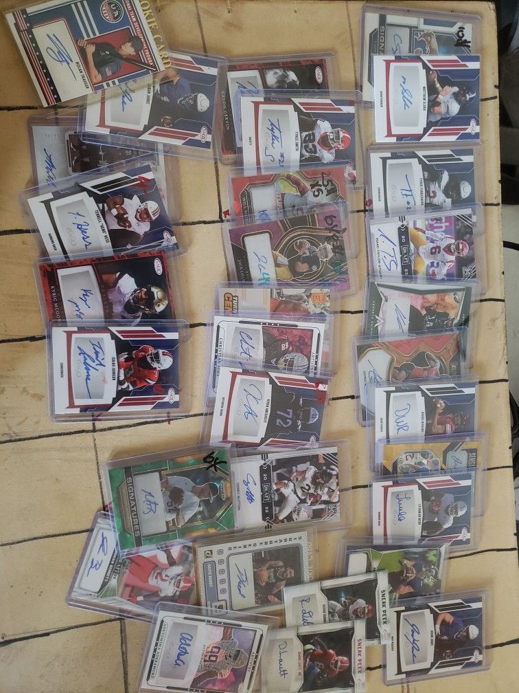 autographed football basketball baseball cards 30 to 35 cards 250$ obo