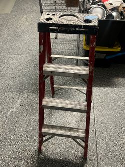 Werner 4 foot Fiberglass Step Ladder