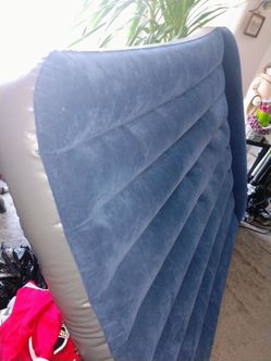5" H . electric pump queen size Air mattress pickup only cash
