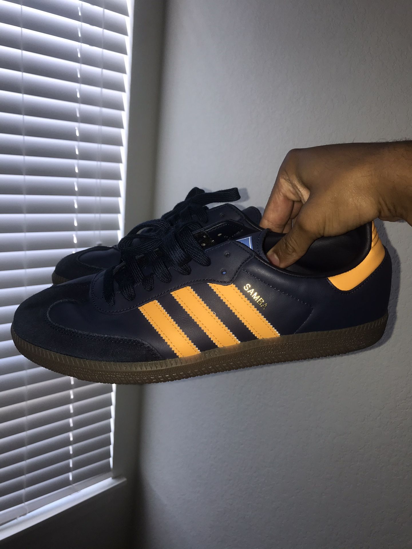 Mens Adidas Samba size 10 Worn lightly, suede fading no box $20