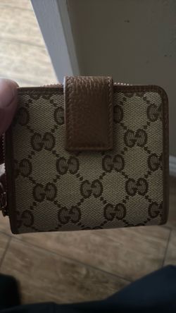 Pre owned Gucci wallet mint condition