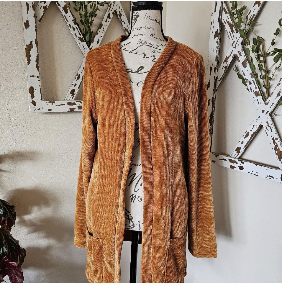 CARDIGAN SWEATER SIZE MEDIUM