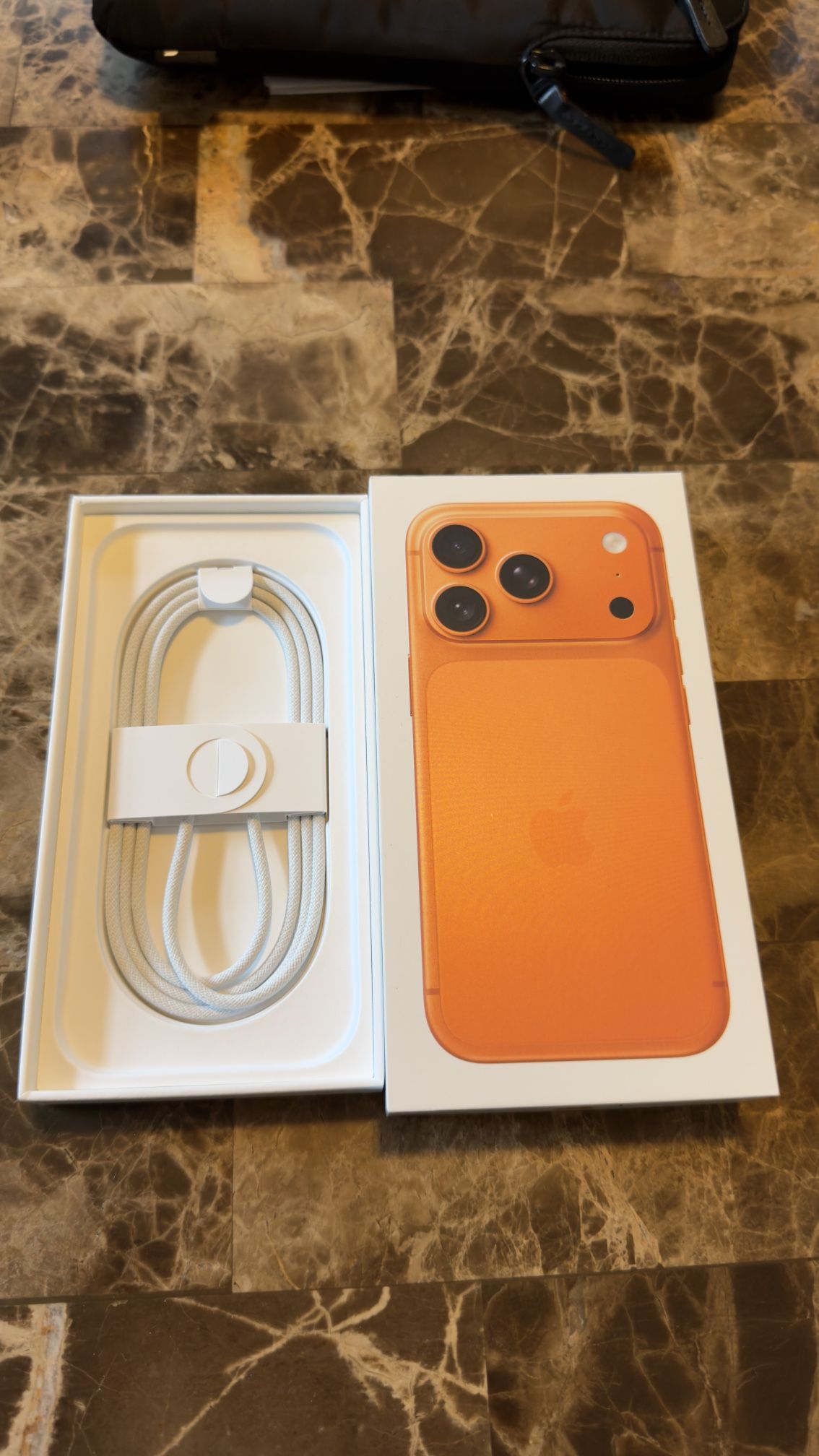iPhone 17 Pro 256gb Cosmic Orange (UNLOCKED)