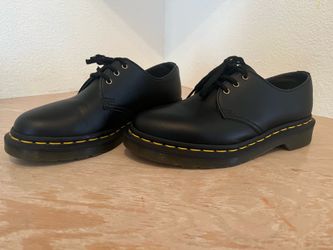 Dr. Martens Women Size 6