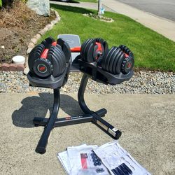 Bowflex SelectTech Adjustable Dumbells 552 with Media Stand - NEW