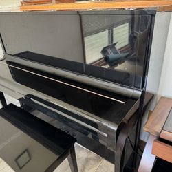 Yamaha Upright Black Lacquer Piano w/bench