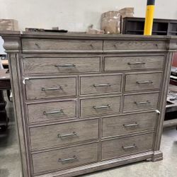 Dresser，$450