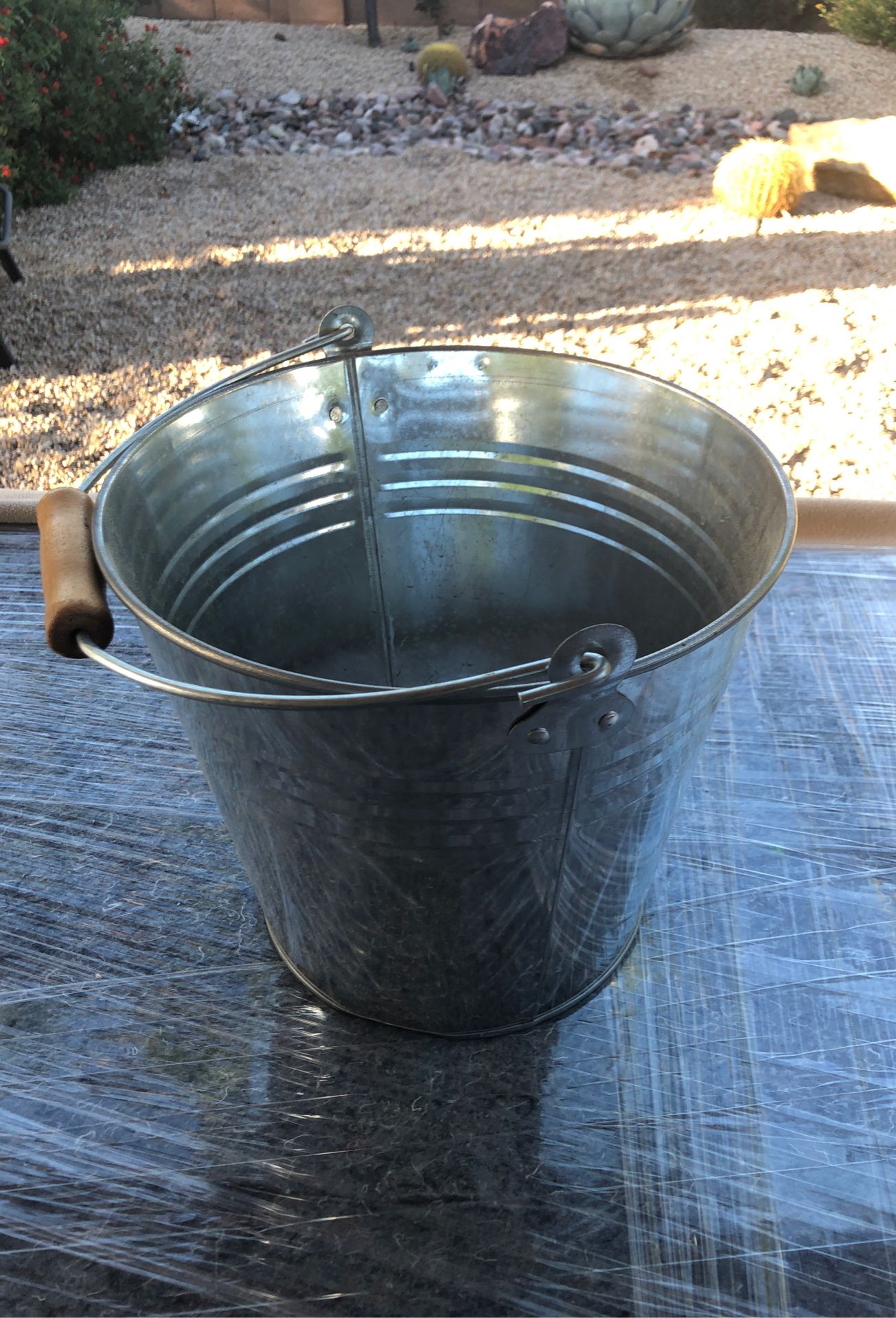 Metal bucket