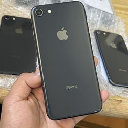 Apple iPhone 8 64gb Unlocked / Liberado ( PRICE IS FOR EACH )