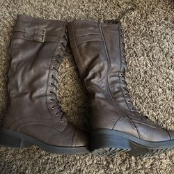 Woman’s Boots Size 10