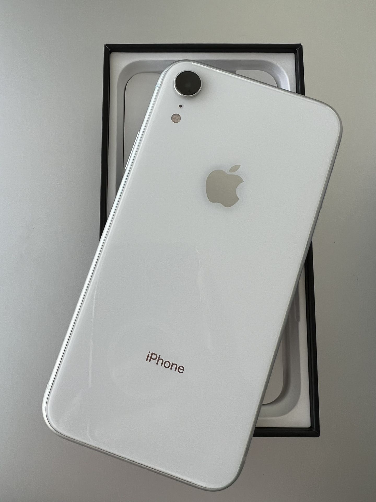 iPhone XR White 64 GB Apple iPhone XR White 64GB (Unlocked) - Good