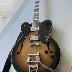 The item shown is a Gretsch G2622T Streamliner Center Block double-cutaway electric guitar, likely in an Aged Brooklyn Burst finish.  It