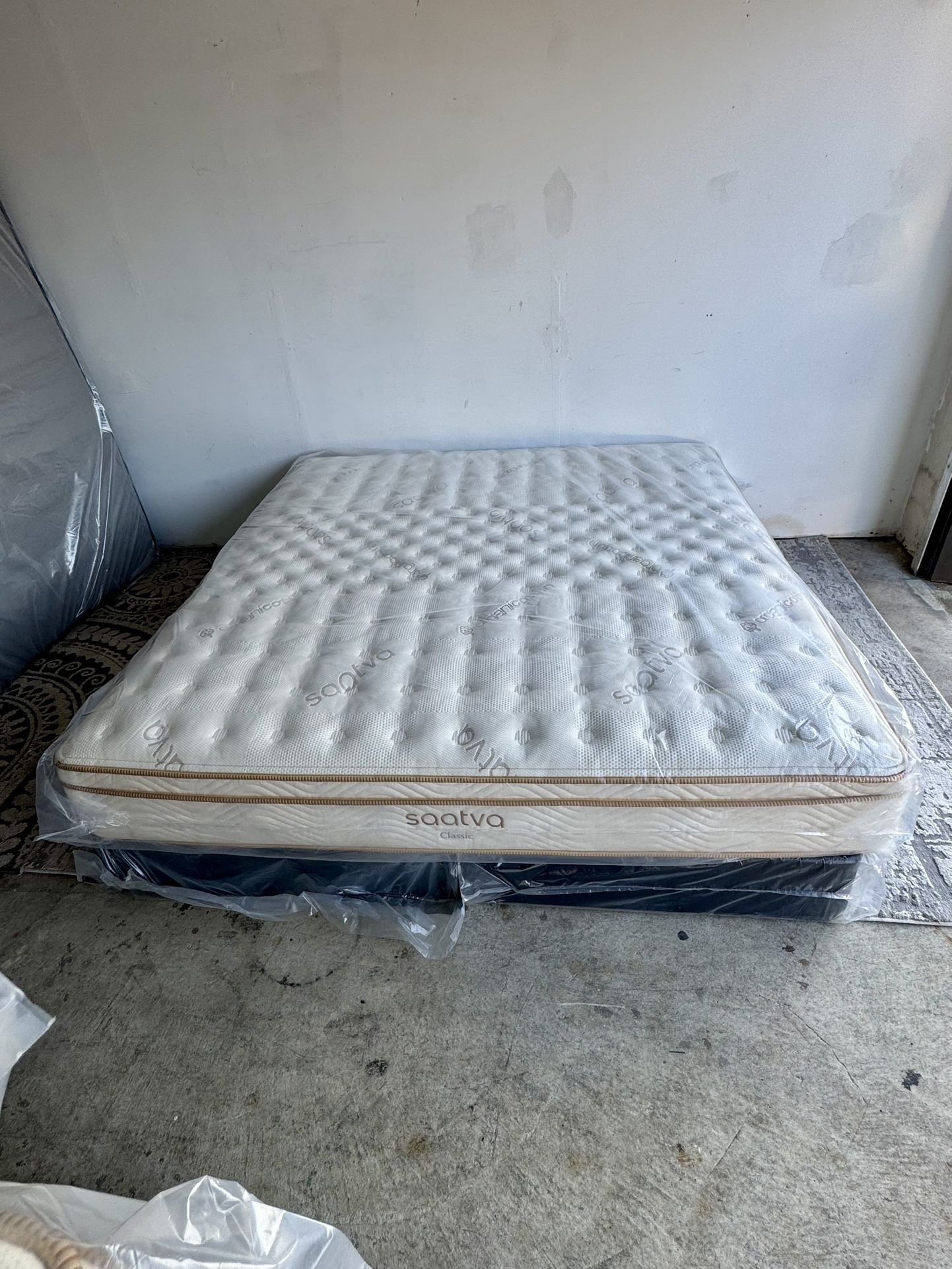 Saatva Classic King Mattress -Delivery Available