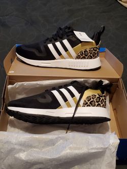 Woman's 7.5 Adidas