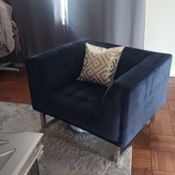 Living Room Chairs 