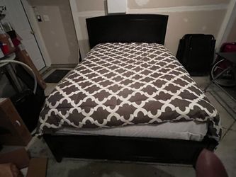 Queen bed with mattress and box spring
