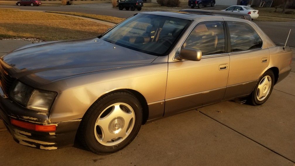 1995 Lexus LS 400