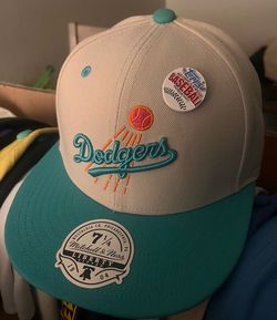 Dodger Hat w/ pin  SIZE: 7 1/4