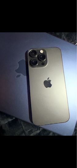 Unlocked iPhone 15pro max 256gb  $600