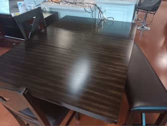 *Dining Special!!!*---Charming Kelly Dining Table Sets W/4 Chairs And Bench---Only $399!!!---Delivery/Financing Available🫡