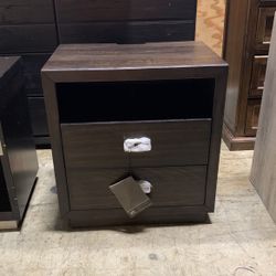End Table/ Nightstand 