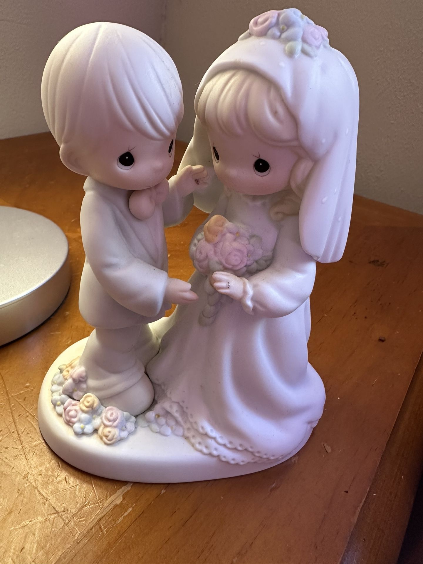 Vintage 1994 Precious Moments Figurine I Give You My Love Forever True #129100