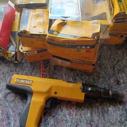 DeWalt Automatic Powder Actuated Fastening Tool With 